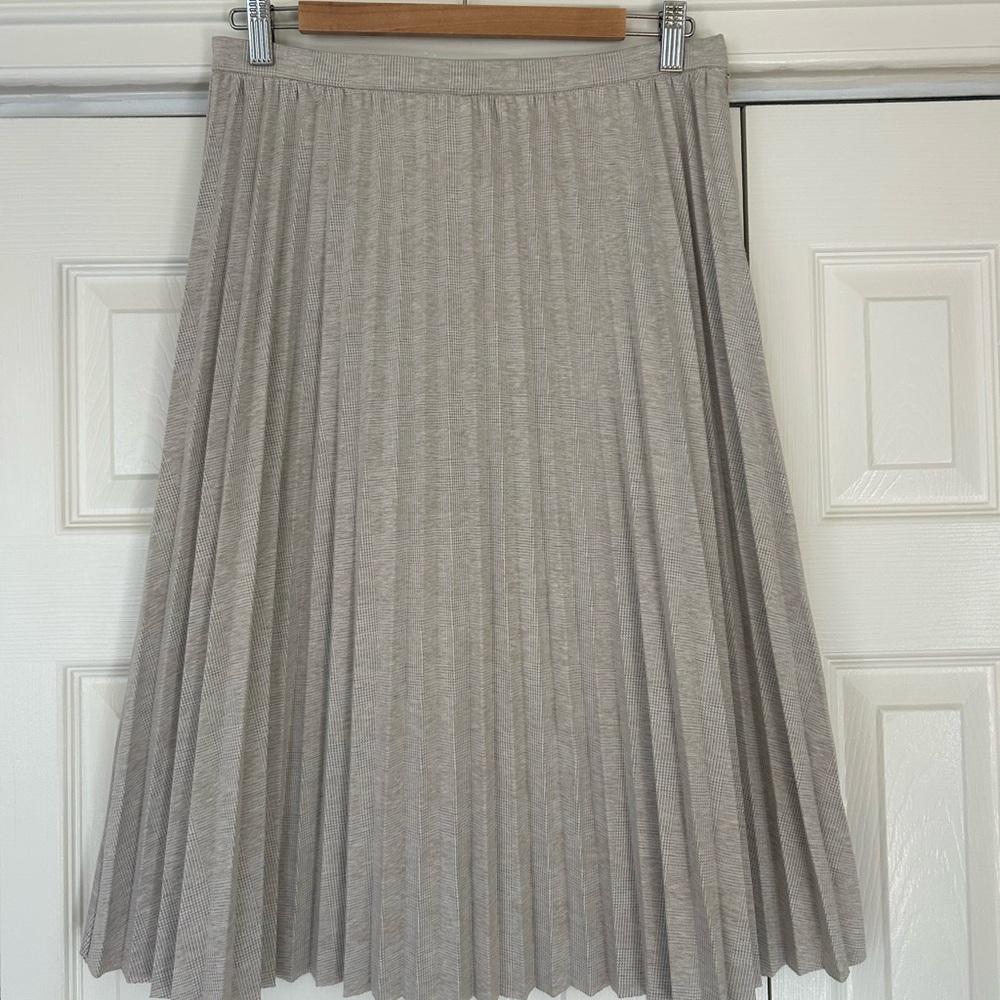 Elegant Gray Pleated Skirt